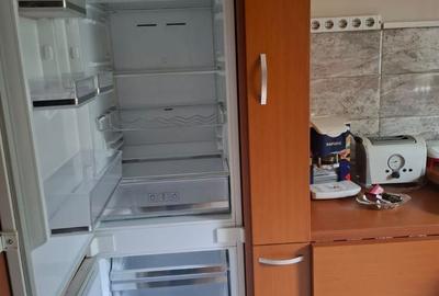 Apartament cu 3 camere semidecomandat în Podul de Piatră