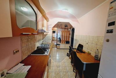 Apartament cu 3 camere decomandat, mobilat în Nufărul - 9