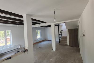 Casă cu 4 camere cu Teren 1000 Mp în Gemenele - 9