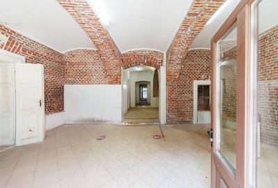 Casă individuală cu 15 camere cu Canalizare în P-ța Unirii - 6