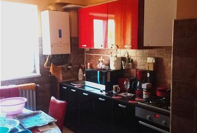 Apartament cu 2 camere semidecomandat, mobilat în Cetate