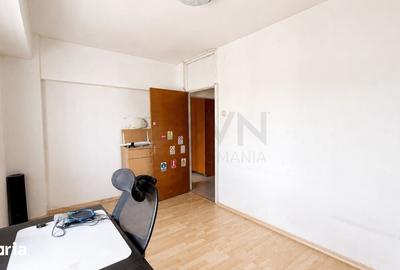 Apartament cu 4 camere decomandat în Tei