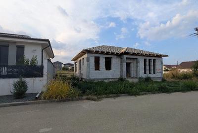 Casă cu 3 camere cu Teren 358 Mp în Agigea
