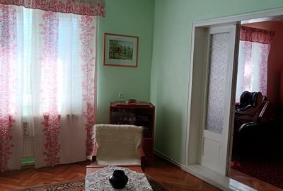 Casă individuală cu 3 camere cu Canalizare în Unirii