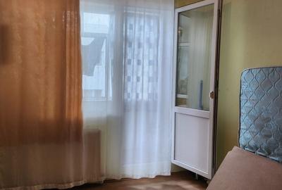 Apartament cu 3 camere semidecomandat în Republicii