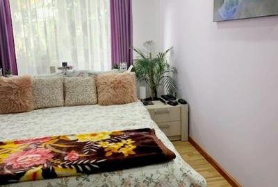 Apartament cu 3 camere decomandat, mobilat în Central