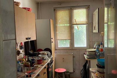 Apartament cu 3 camere decomandat în Exterior Vest