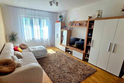 Apartament cu 3 camere decomandat în Exterior Vest
