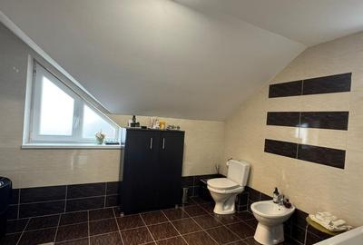 Casă cu 5 camere cu Teren 710 Mp în Central