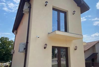 Casă cu 4 camere cu Teren 250 Mp în Central