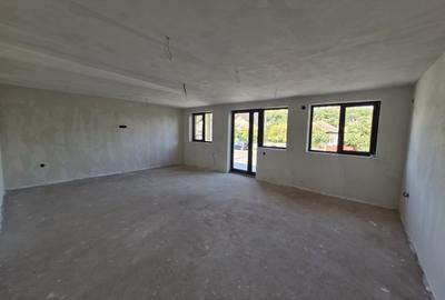 Casă cu 4 camere cu Teren 478 Mp în Central