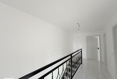 Casă cu 4 camere în Vladimirescu