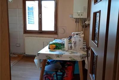 Apartament cu 3 camere decomandat în Bucovina