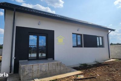 Casă cu 4 camere cu Teren 300 Mp în Domnești - 10