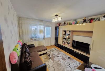 Apartament cu 2 camere semidecomandat în Craiovița Nouă