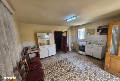Casă cu 4 camere cu Teren 472 Mp în Grădiște
