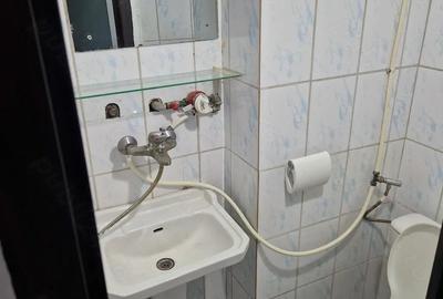 Garsonieră decomandată în Titan