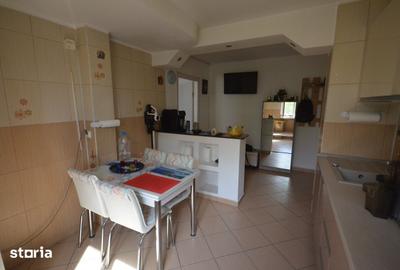Apartament cu 3 camere semidecomandat, mobilat în Ozana