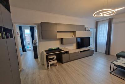 Apartament cu 3 camere semidecomandat în Central