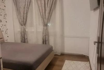 Apartament cu 3 camere decomandat în Cet - 3