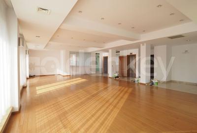 Apartament insorit cu 4 camere si terasa generoasa, 2 garaje - 3