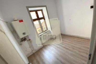 Spațiu comercial, de 75 mp, în Central - 3