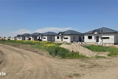 Casă cu 4 camere cu Teren 479 Mp în Țegheș - 1
