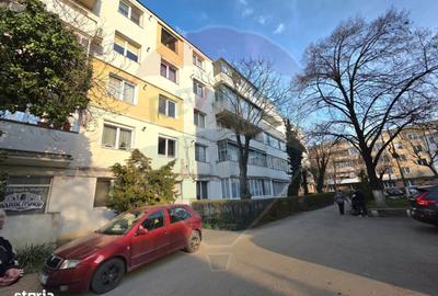 Apartament cu 3 camere semidecomandat în Central - 1