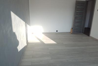 Apartament doua camere, decomandat, etaj 4, cu sarpanta, renovat modern, stradal - 2