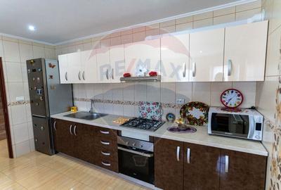 Casă individuală cu 6 camere cu Garaj în Bucureșci - 8