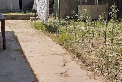 Casă cu 4 camere cu Canalizare în Inel II