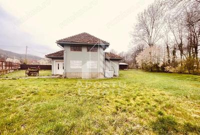 Casă cu 2 camere cu Teren 2000 Mp în Laz - 5