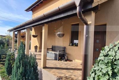 Casă cu 4 camere cu Canalizare în Dumbrăvița
