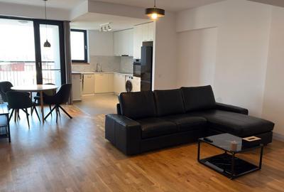 Apartament cu 3 camere semidecomandat, mobilat în Băneasa
