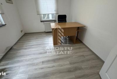 Casă cu 5 camere cu Teren 350 Mp în Soarelui