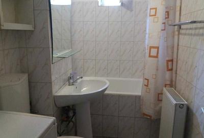 Apartament cu 3 camere decomandat în Micro 4 - 4