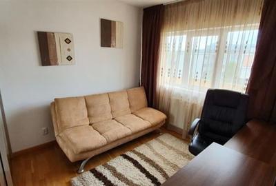 Apartament cu 3 camere semidecomandat, mobilat în Central