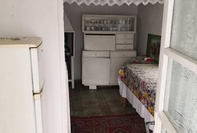 Casă cu 4 camere cu Teren 3687 Mp în Central