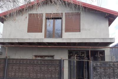 Casă cu 5 camere cu Teren 398 Mp în Brăilița