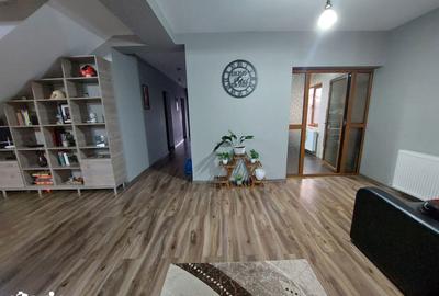 Casă cu 6 camere cu Teren 820 Mp în Vulcana-Pandele - 3