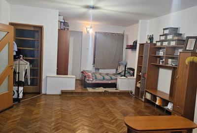 Apartament 2 camere mobilat si utilat cu centrala proprie de apartament etaj 3/5 - 2