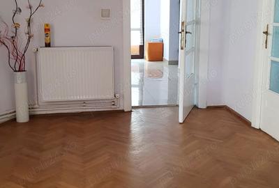 Spațiu comercial, de 110 mp, în Central - 9