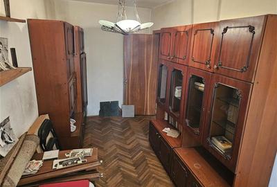 Apartament cu 4 camere semidecomandat, mobilat în Micro II - 18