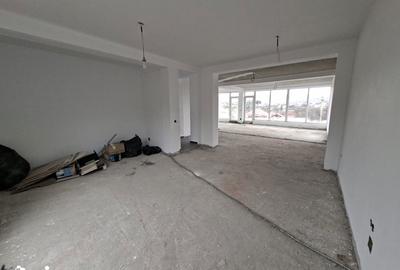 Casă cu 10 camere cu Teren 2736 Mp în Vest - 2