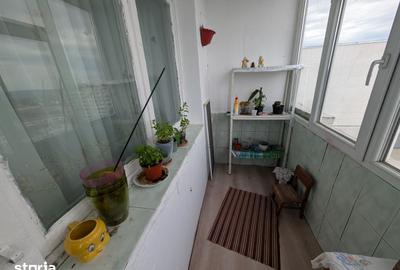 Apartament cu 3 camere decomandat în Cornișa - 1