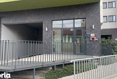 Spațiu comercial, de 50 mp, în Central - 8
