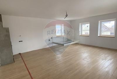 Casă cu 4 camere cu Teren 2810 Mp în Chirpăr - 5