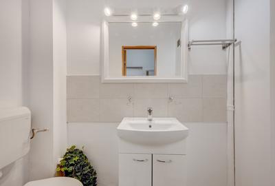 Apartament cu 3 camere semidecomandat, mobilat în 1 Mai - 15