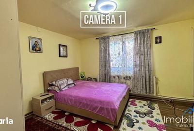 Casă cu 4 camere cu Teren 700 Mp în Petros - 12