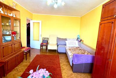 Apartament cu 3 camere decomandat în Exterior Est - 2